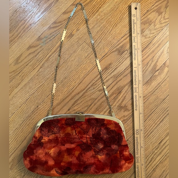 Vintage velvet floral clutch bag with optional shoulder strap - Picture 7 of 11